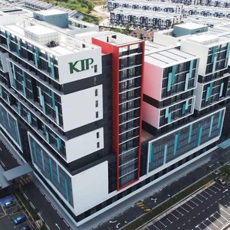 Tulip Touch Homestay Kota Warisan Klia Sepang Exterior foto